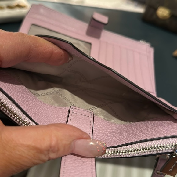 Authentic Michael Kors Women’s Leather Wallet, NWOT Pale Lilac, Silver H… - Picture 11 of 16